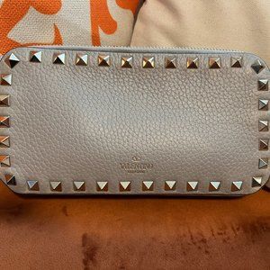 Valentino Garvani Rockstud leather clutch gray LIKE NEW!